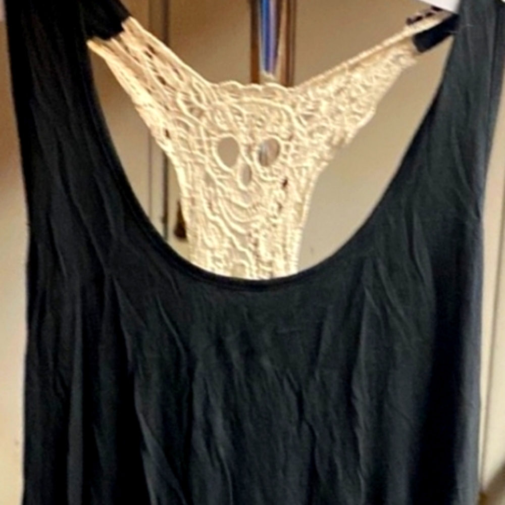 Black tank with skulls
